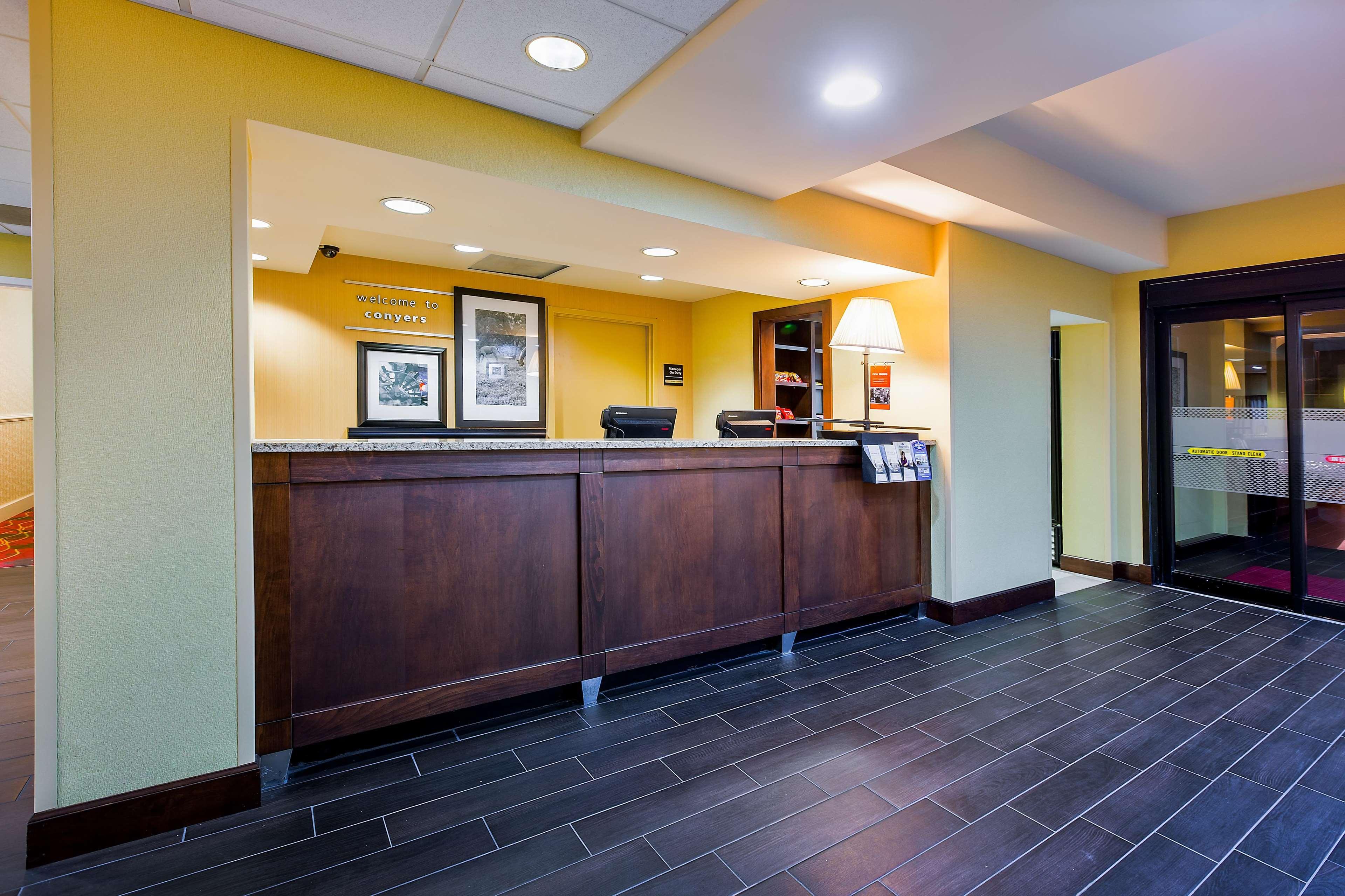 Hampton Inn Conyers Bagian luar foto
