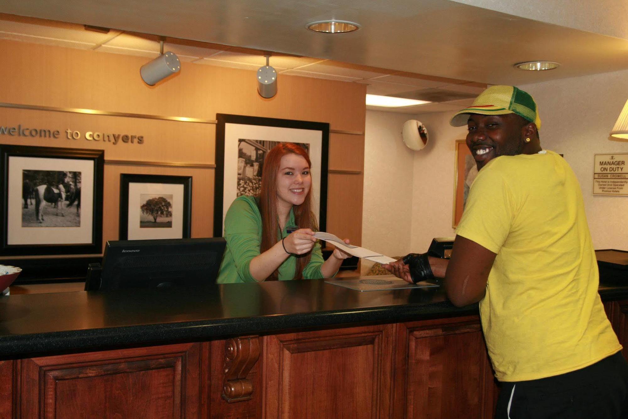 Hampton Inn Conyers Bagian luar foto