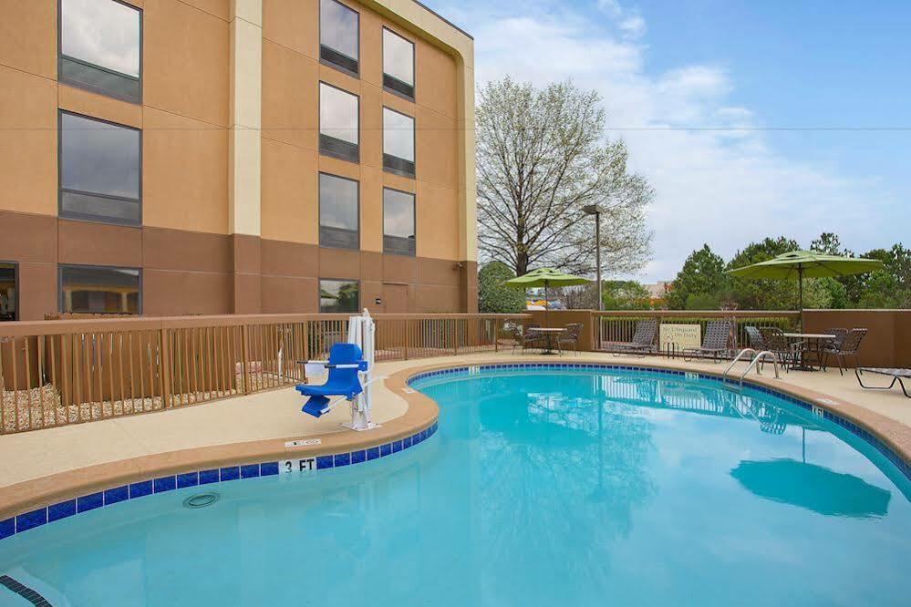 Hampton Inn Conyers Bagian luar foto